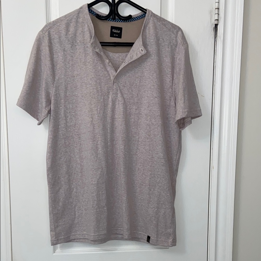 Gildan Men's Gray Shirt